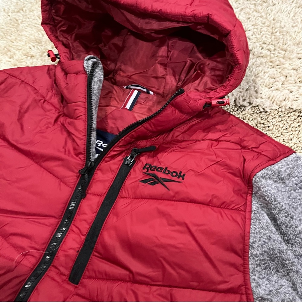 Reebok new with tags Men’s jacket/vest light puffer